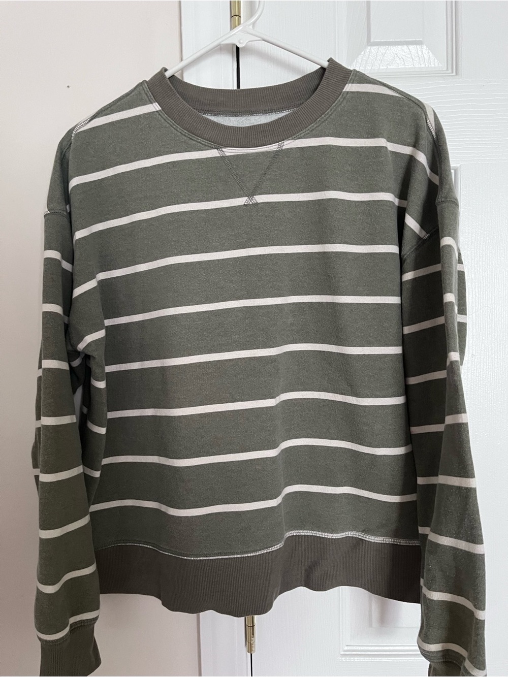 Women’s SO Striped Olive Green & White Crewneck Sweatshirt Size XL